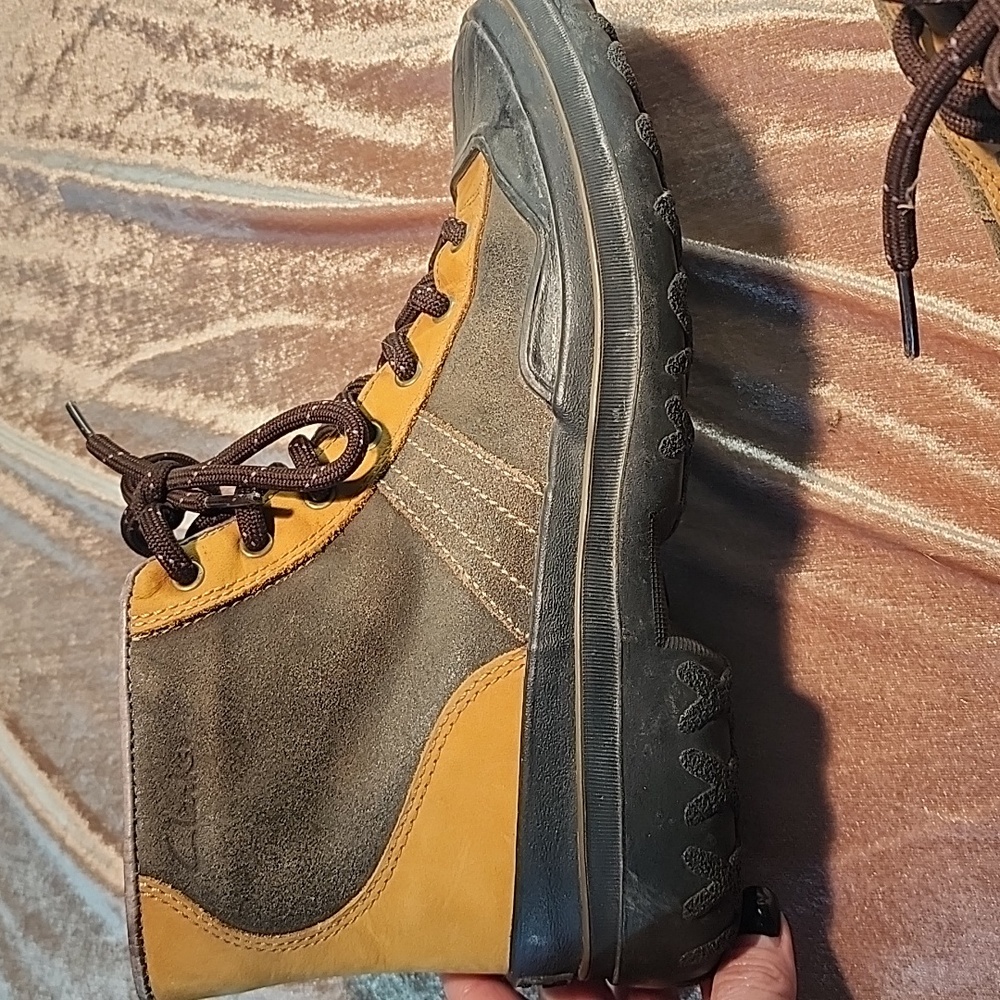 Clarks Leather Waterproof Muckers - Picture 3 of 5